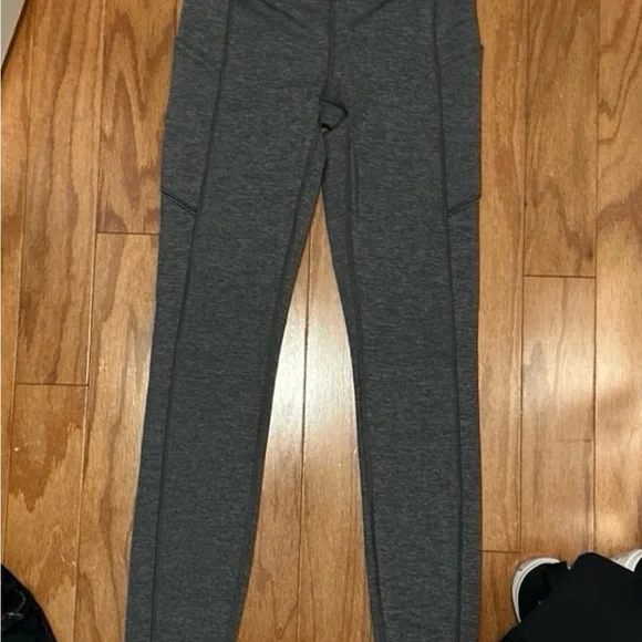 lululemon leggings size 4 - Picture 2 of 5